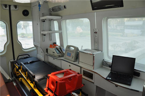 枝江市救护车内部